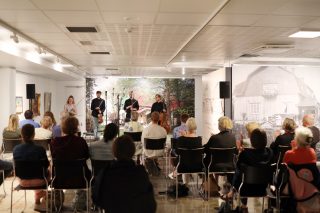 Kuvassa Kamus-kvartetti pokkaa aplodit Järvenpään taidemuseossa.